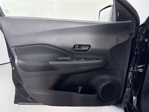 Used 2020 Nissan Kicks S image 12