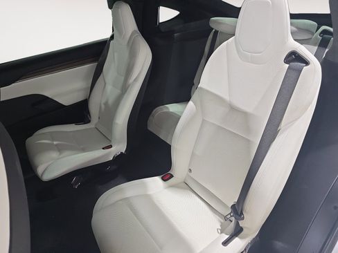 Used 2022 Tesla Model X image 19