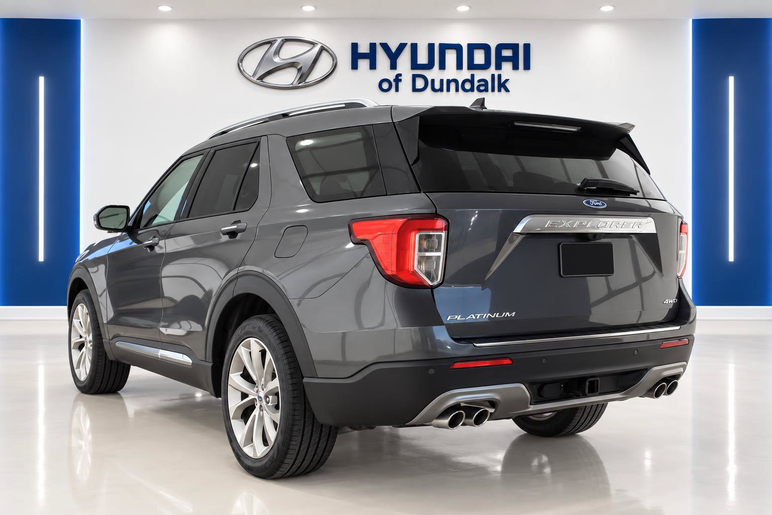 Used 2024 Ford Explorer Platinum w/ Technology Package AWD/4WD image 2