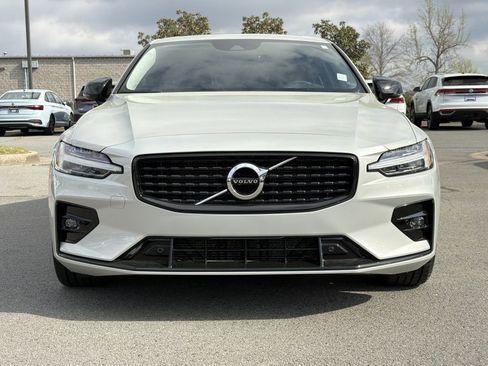 Used 2022 Volvo S60 B5 Momentum w/ Premium Package image 8