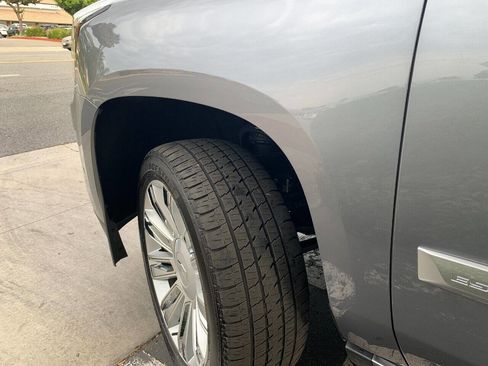 Used 2018 Cadillac Escalade Platinum RWD image 6
