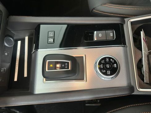 New 2025 Mitsubishi Outlander SEL image 32