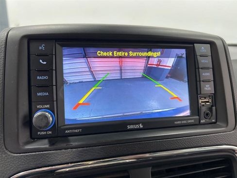 Used 2020 Dodge Grand Caravan SXT image 19