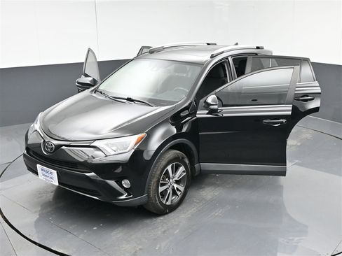 Used 2018 Toyota RAV4 XLE image 39