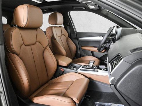 Used 2025 Audi Q5 Prestige w/ Prestige Package image 22