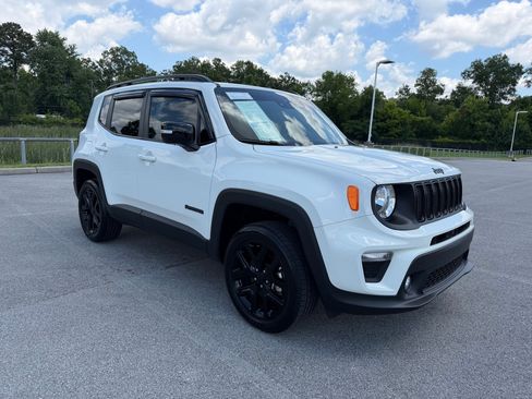 Used 2023 Jeep Renegade Altitude AWD/4WD image 7