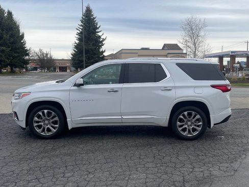 Used 2021 Chevrolet Traverse Premier image 2