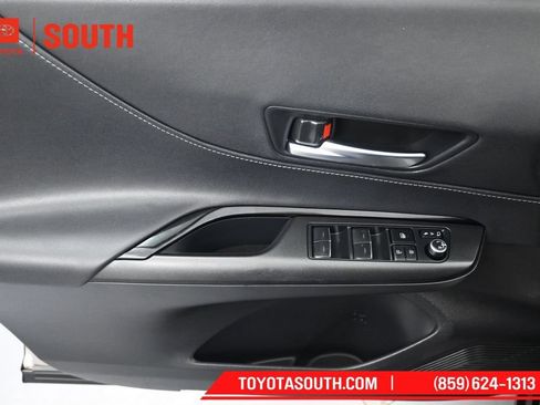 Used 2023 Toyota Venza LE AWD/4WD image 26