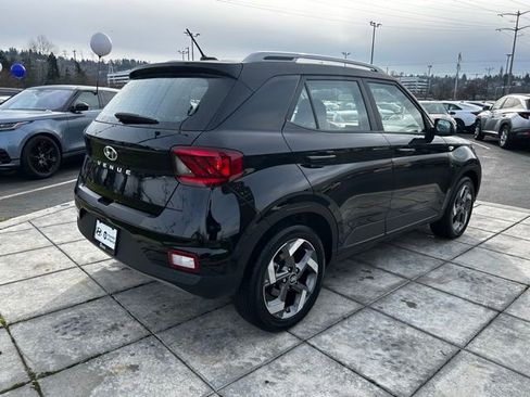 Used 2025 Hyundai Venue SEL image 7