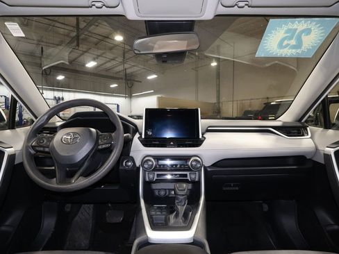 Used 2025 Toyota RAV4 XLE image 28