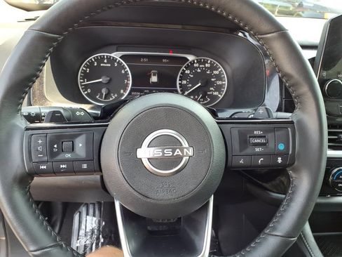 Used 2023 Nissan Pathfinder SL AWD/4WD image 7