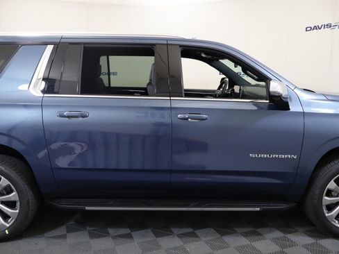 New 2025 Chevrolet Suburban Premier image 4