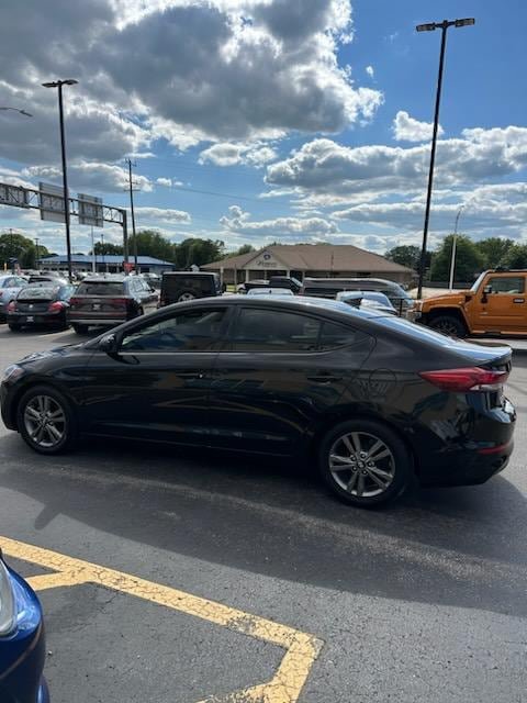 Used 2017 Hyundai Elantra Value Edition FWD image 3