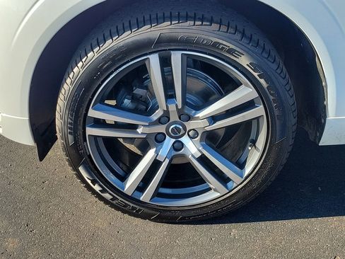 Used 2021 Volvo XC60 T5 Momentum w/ Advanced Package image 5