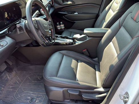Used 2024 Chevrolet Trax RS w/ Sunroof Package FWD image 10