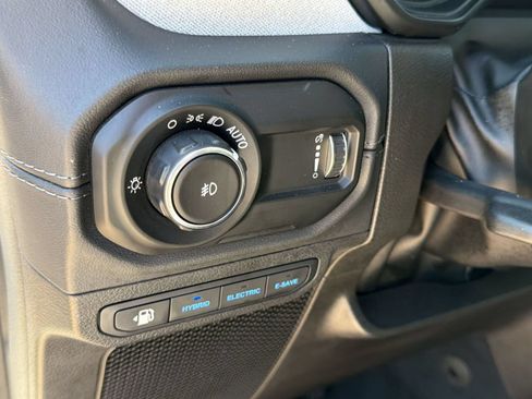 Used 2024 Jeep Wrangler Unlimited Sahara AWD/4WD image 19
