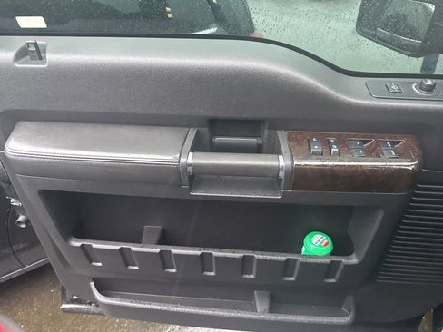 Used 2016 Ford F350 Platinum w/ Platinum Package image 8