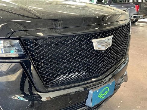 Used 2023 Cadillac Escalade Sport Platinum w/ LPO, ONYX Package image 25