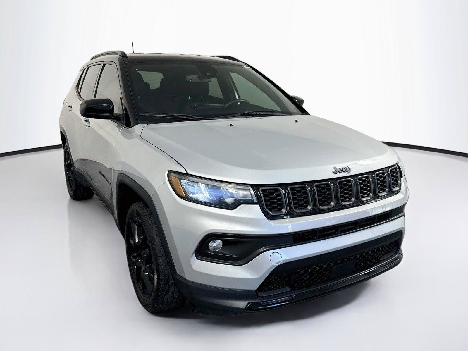 Used 2024 Jeep Compass Latitude w/ Convenience Group AWD/4WD image 7