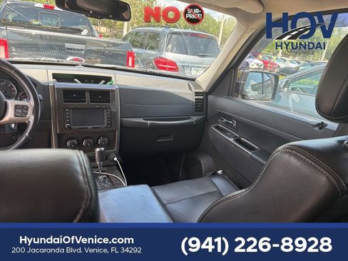 Used 2011 Jeep Liberty Limited w/ Comfort/Convenience Group AWD/4WD image 7