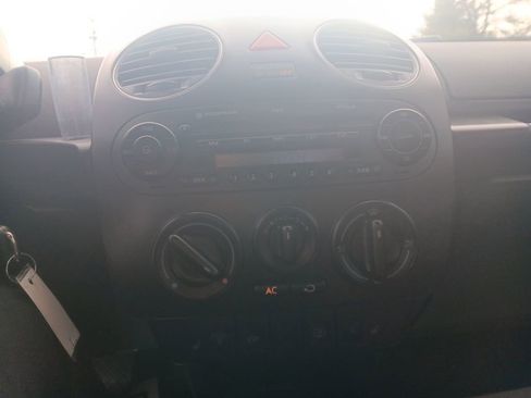 Used 2009 Volkswagen Beetle Blush image 18