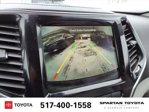 Used 2019 Jeep Cherokee Limited w/ Technology Group image 23