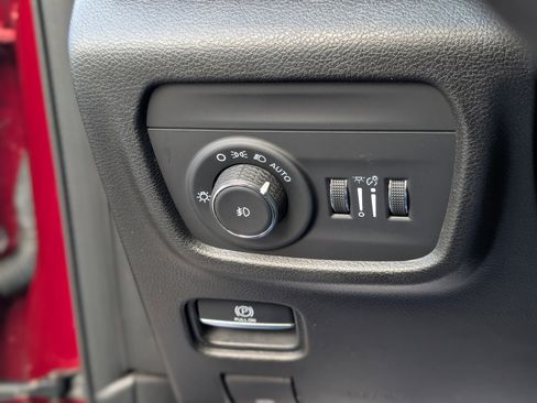 Used 2021 Jeep Grand Cherokee L Limited image 32