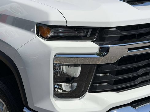 Used 2025 Chevrolet Silverado 2500 LT w/ Convenience Package AWD/4WD image 7