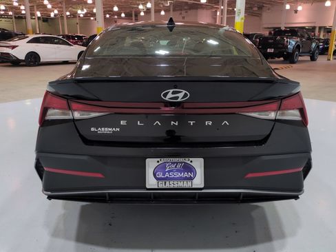 Certified 2025 Hyundai Elantra Sport FWD image 4