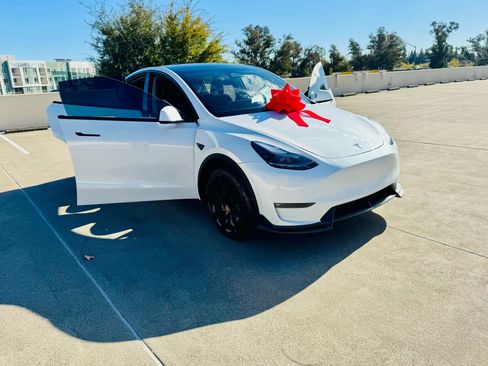 Used 2023 Tesla Model Y AWD image 26