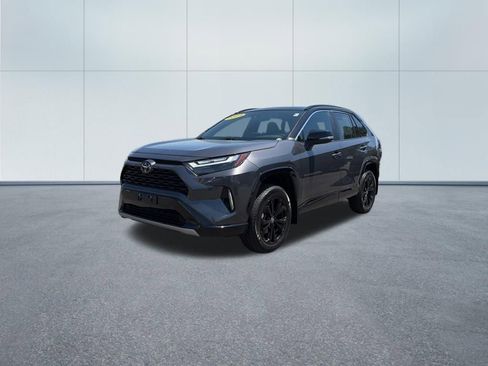 Used 2025 Toyota RAV4 XSE AWD/4WD image 2