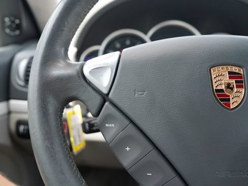 Used 2005 Porsche Cayenne Turbo AWD/4WD image 28