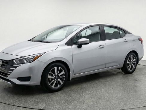 Used 2025 Nissan Versa SV FWD image 3