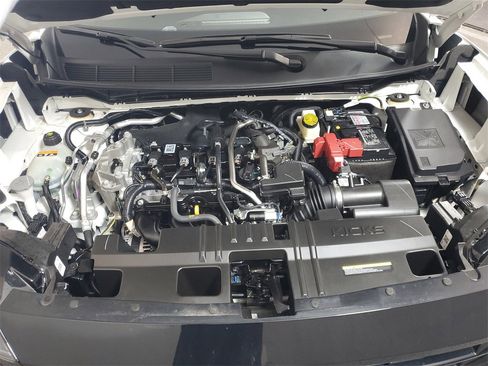 Used 2025 Nissan Kicks SV image 9