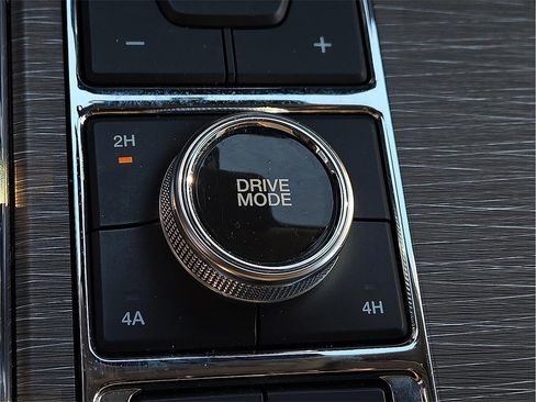 Used 2024 Ford Expedition Limited image 17