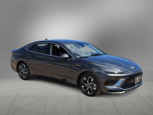 Certified 2025 Hyundai Sonata SEL FWD image 2