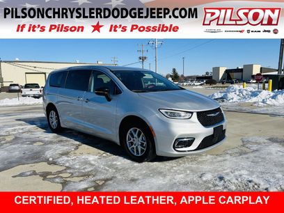 Used 2024 Chrysler Pacifica Touring-L