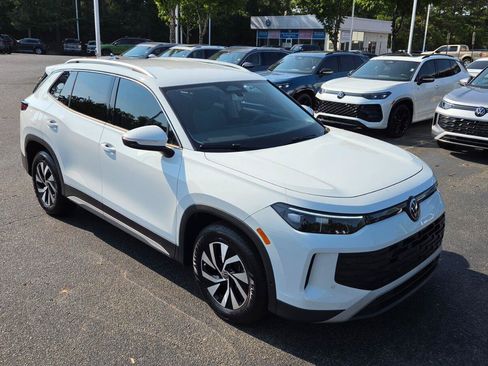 Certified 2025 Volkswagen Tiguan S FWD image 7