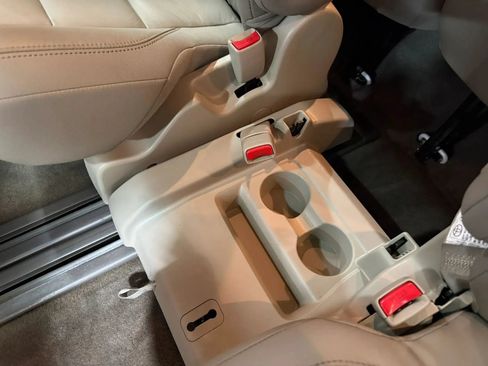Used 2018 Toyota Sienna XLE w/ XLE Navigation Package FWD image 36