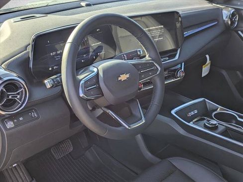 New 2026 Chevrolet Equinox LT w/ Convenience Package II FWD image 3