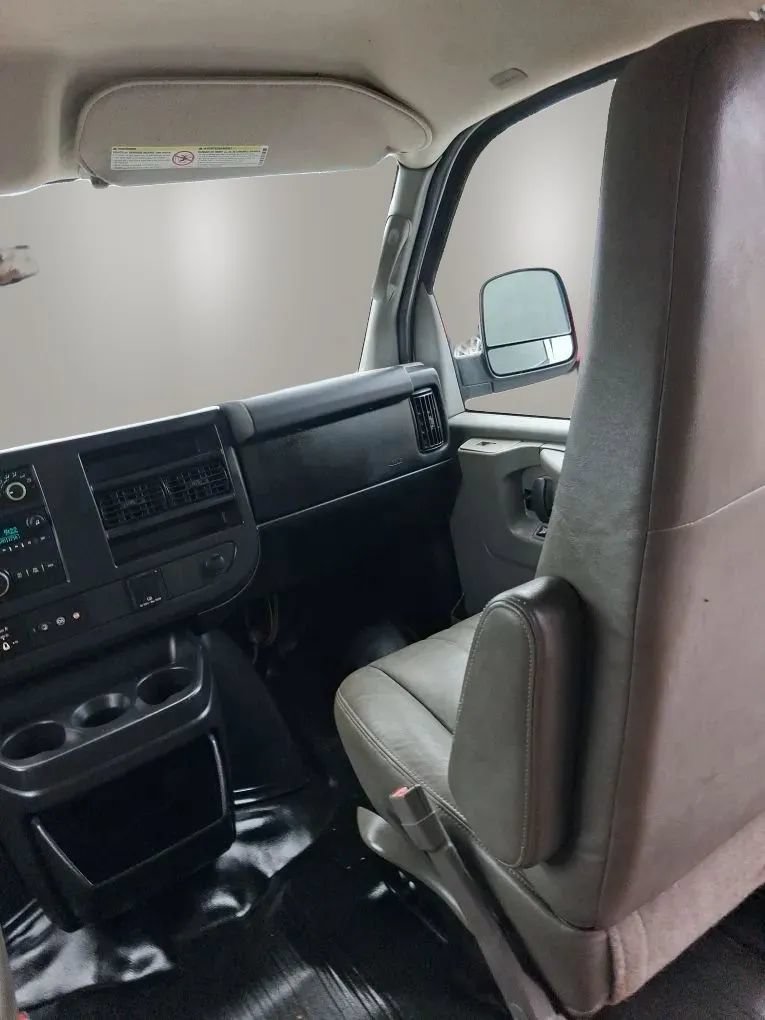 Used 2015 Chevrolet Express 2500 RWD image 34