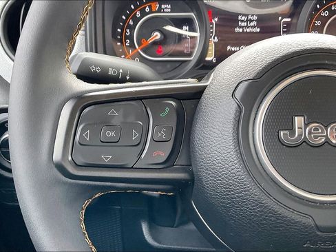 Used 2024 Jeep Gladiator Sport image 10