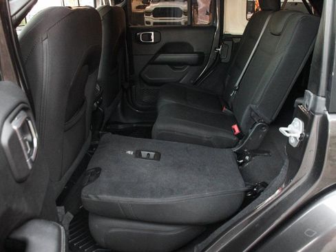 Used 2020 Jeep Wrangler Unlimited Sahara image 34