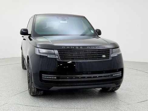 Certified 2024 Land Rover Range Rover SE image 2