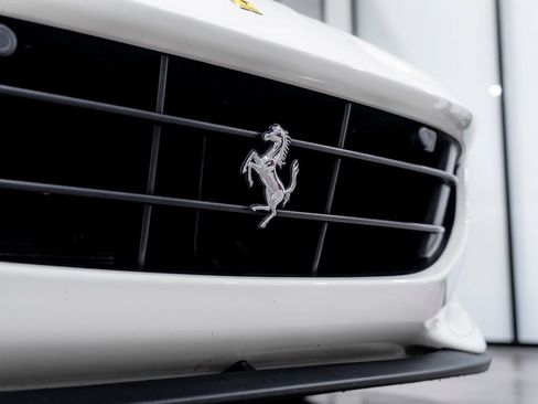 Used 2020 Ferrari Portofino RWD image 83