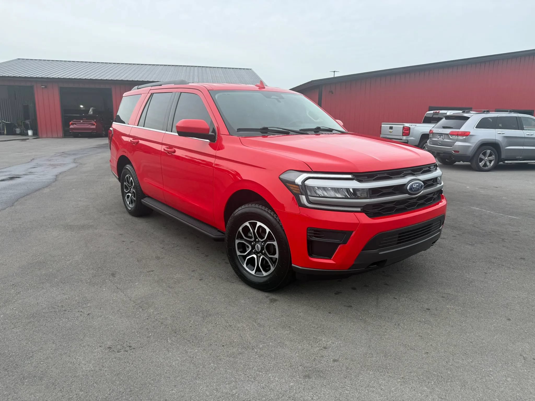 Used 2023 Ford Expedition XLT AWD/4WD image 1