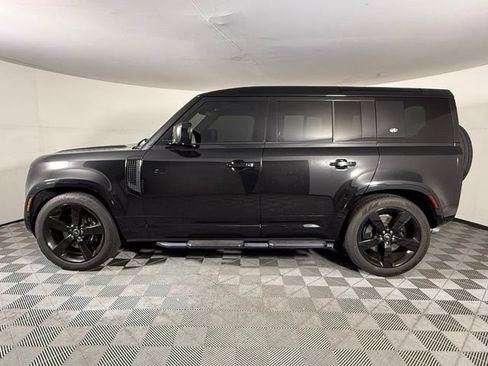 Used 2023 Land Rover Defender 110 V8 AWD/4WD image 3
