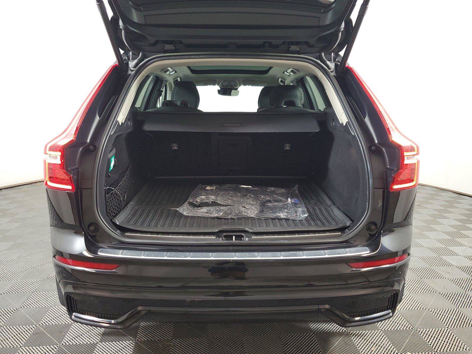 Used 2024 Volvo XC60 T8 Plus w/ Protection Package Premier AWD/4WD image 9