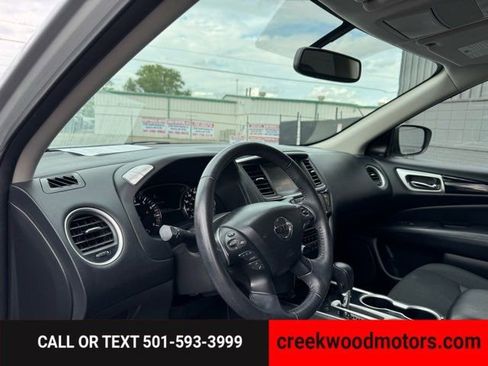 Used 2020 Nissan Pathfinder SV image 8