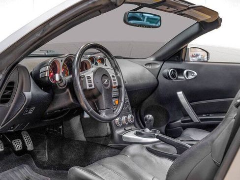 Used 2006 Nissan 350Z Touring RWD image 11